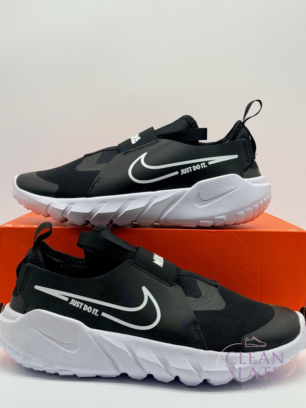 Nike Flex Runner 2 Black/White/Blue Kids 6Y NIB